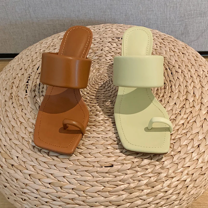 Шлепанцы женские на тонком высоком каблуке сандалии-лодочки пикантные сланцы