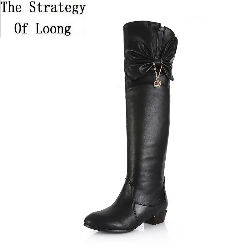Женские зимние сапоги выше колена из натуральной кожи на низком каблуке с