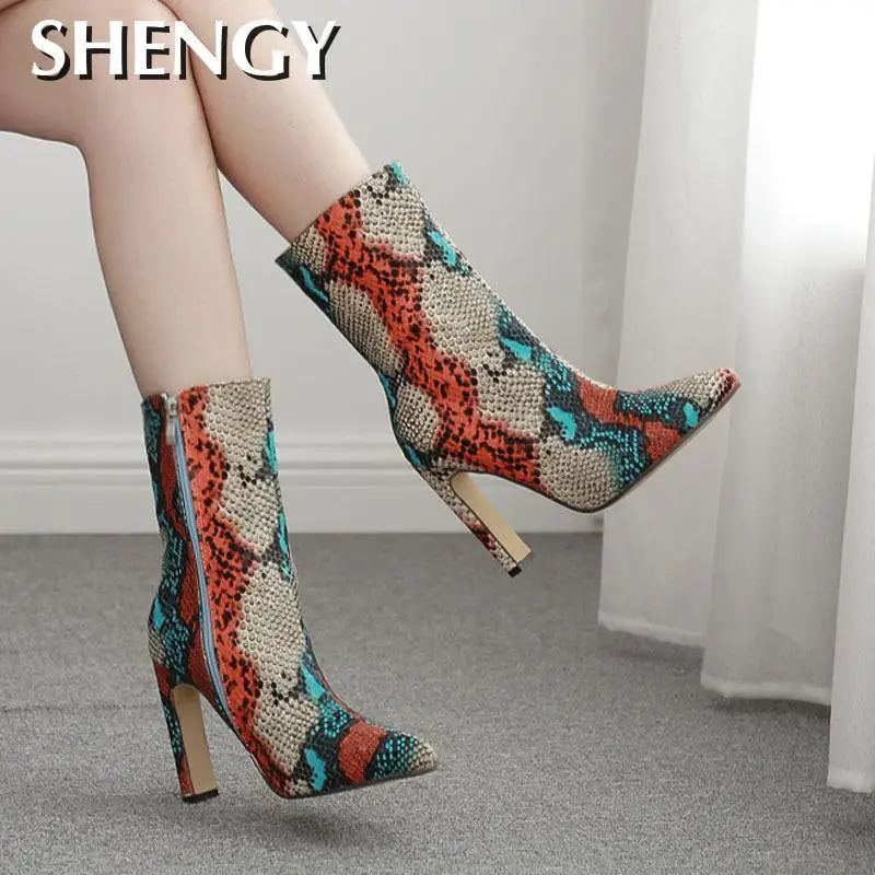 Женские ботинки на высоком каблуке 2020 см ботильоны с острым носком и змеиным