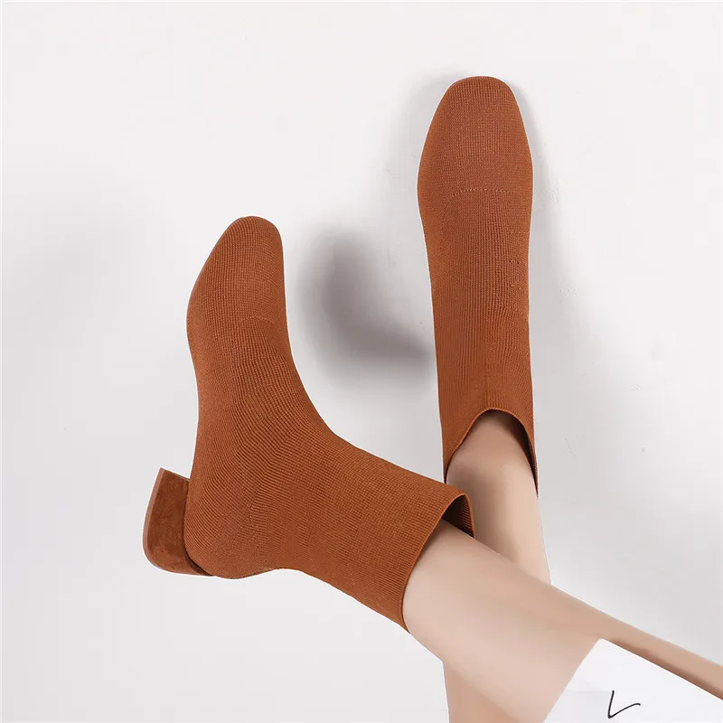 Женские ботинки на высоком каблуке с круглым носком коллекция 2019 года Простые