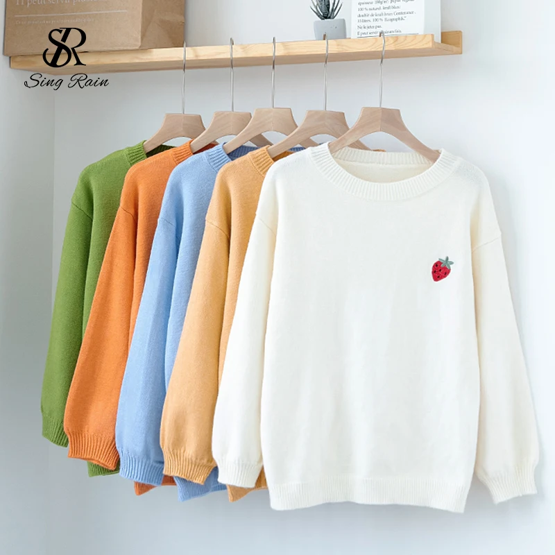 Пуловер женский трикотажный с вышивкой клубники на осень/зиму | Женская одежда