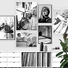 Черно-белая наклейка на стену с рисунком птицы