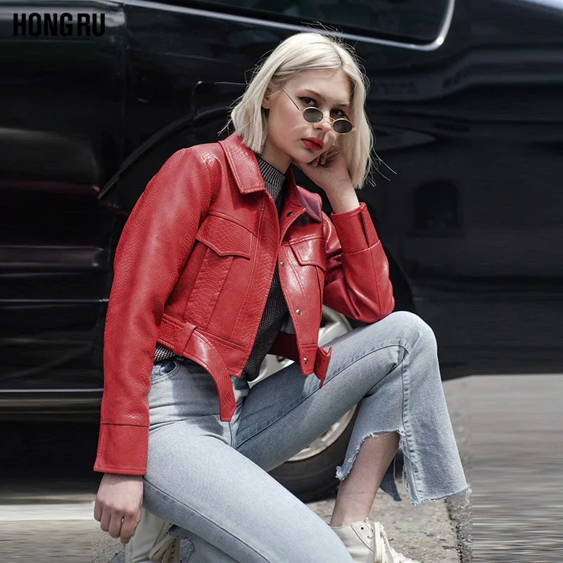 Куртка женская короткая из искусственной кожи с крокодиловым узором|Кожаные