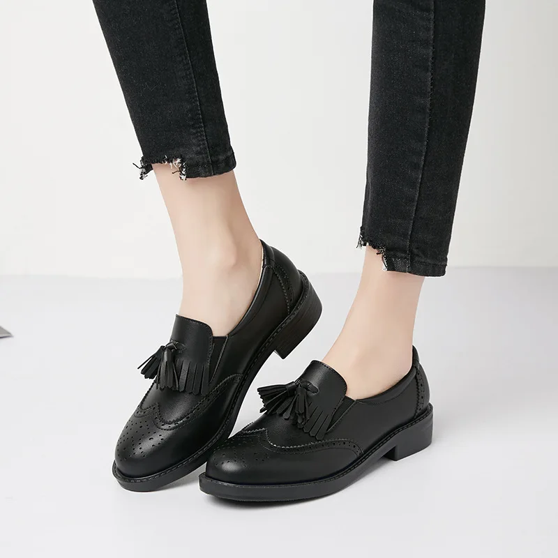 Коричневого цвета в итальянском стиле из коровьей кожи с кисточками перфорацией