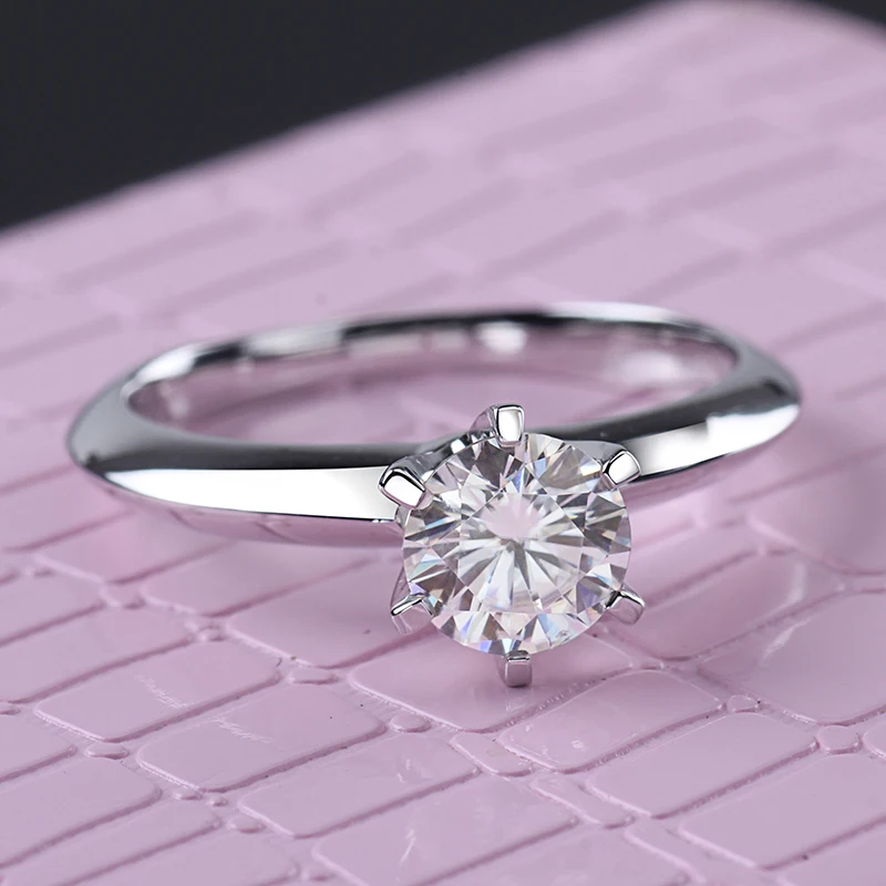 

925 silver ring with 3.5mm Round Brilliant cut DEF color moissanite