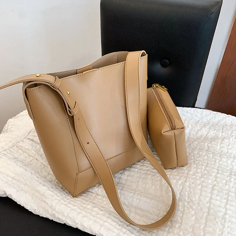 

2021new Retro Messenger Bag High Quality Wide Shoulder Strap Large Capacity One-shoulder Student Class Bag Female Bag Bucket Bag