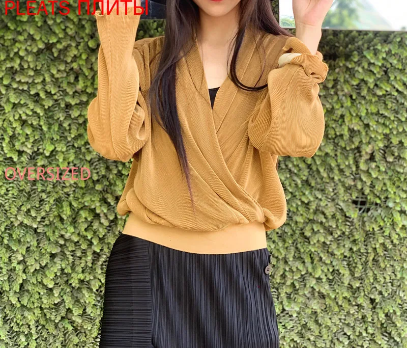 

Autumn and Winter New Miyake Pleated V-neck Jacket Slim Waist European Station Fashion Temperament Pullover