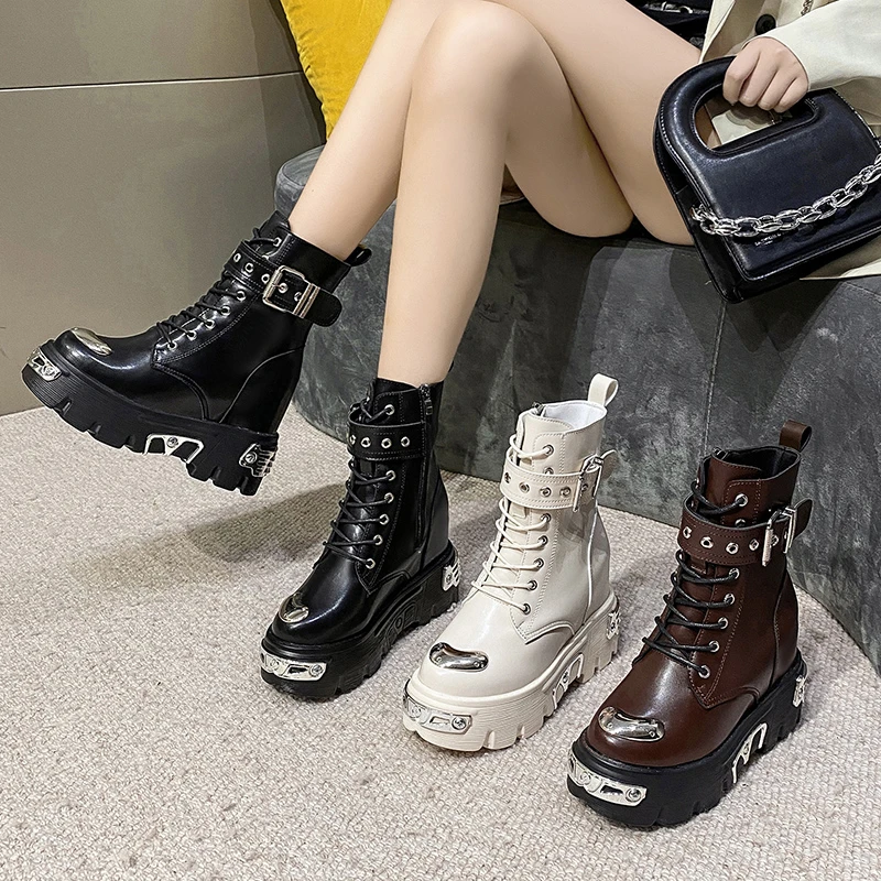 Женские сапоги панк до лодыжек с металлическим декором модные черные ботинки на