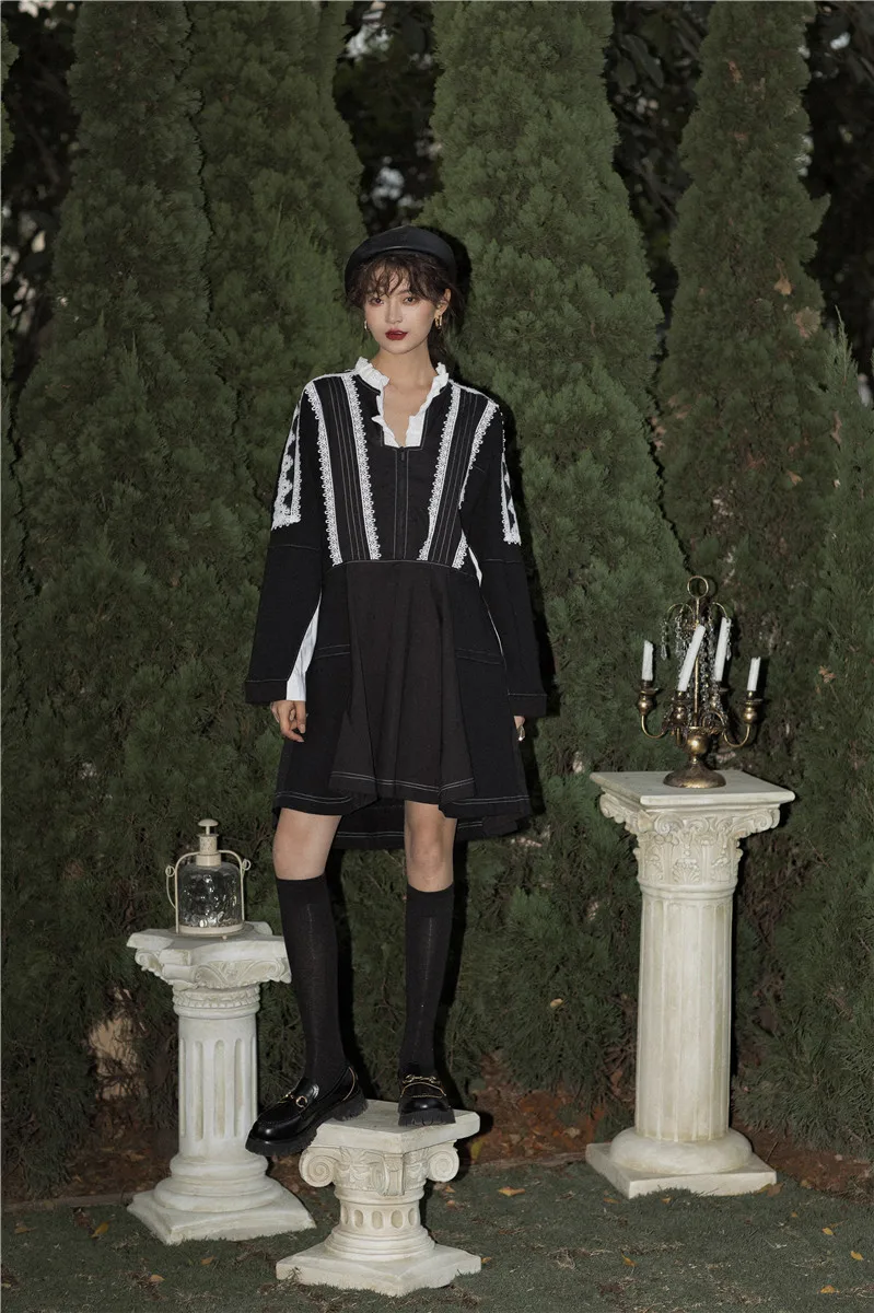 Дизайнерское подиумное платье CHEERART черное лоскутное белое кружевное винтажное