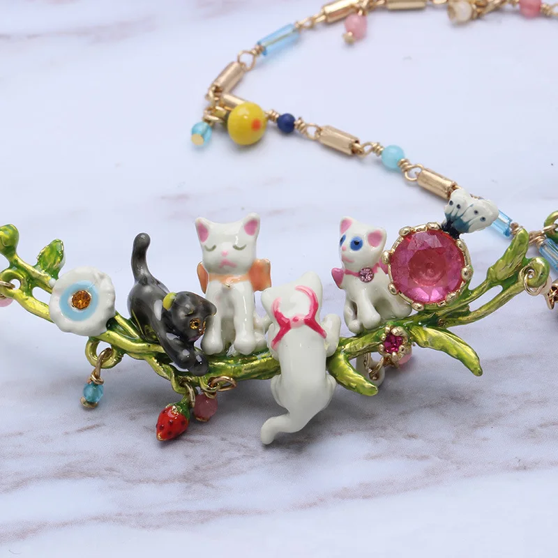 

Four Cats in Europe and America Fashion and Personality Elegant Large Enamel Glaze Necklace Female Personality Necklace Jewelry