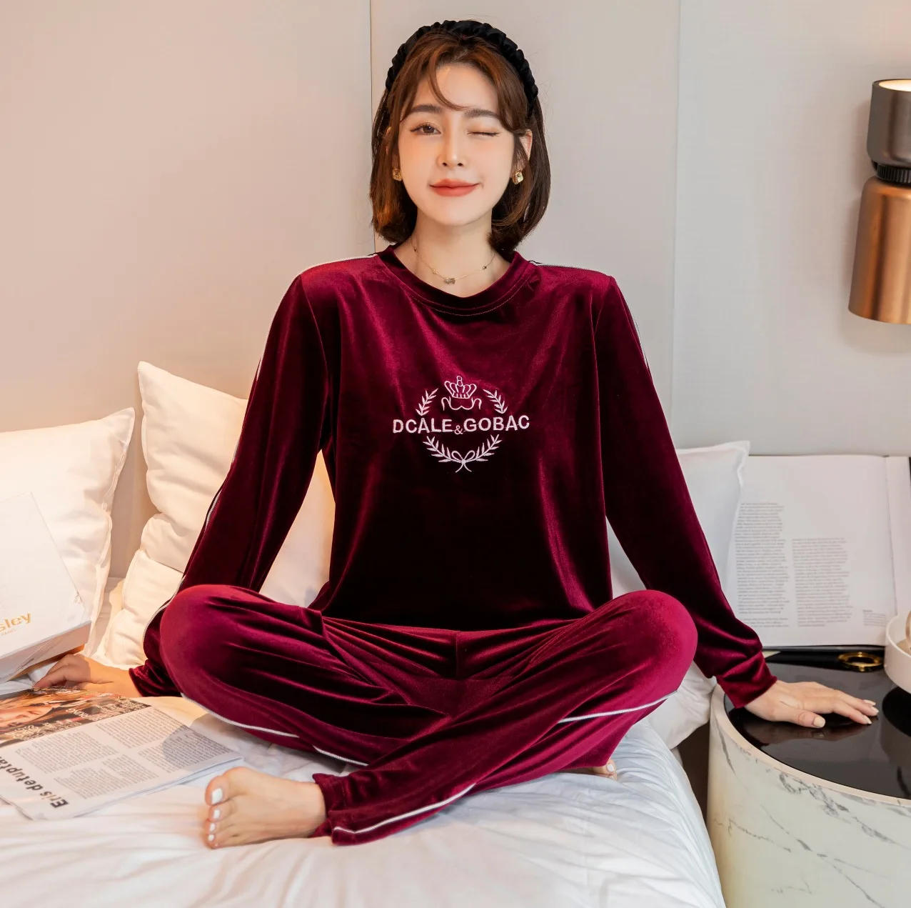 

2PCS Sleepwear Nightgown Velour Pajamas Set Lounge Wear Autumn New Pyjamas Velvet Pijamas Suit O-Neck Nightwear Soft Homewear