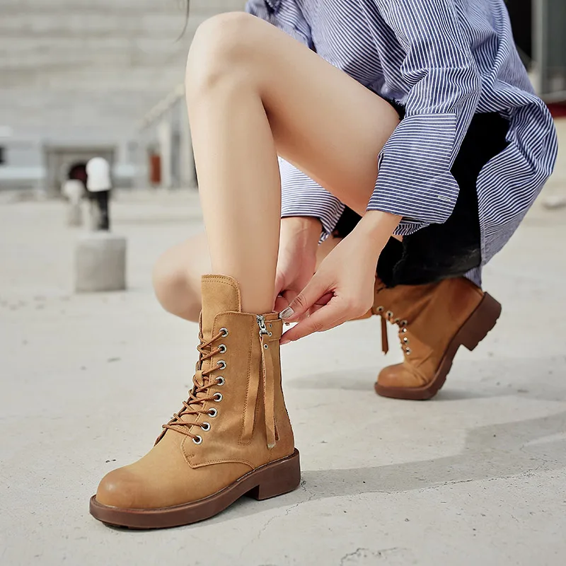 

Женские ботинки Martin, женские модные новые высокие корейские мотоциклетные ботинки на шнуровке с круглым носком, красивые короткие женские ...