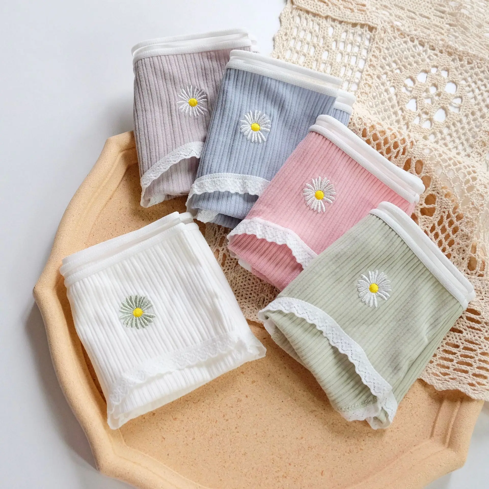 

Little daisy embroidered ladies underwear cotton girl panty Harajuku Style low waist Underwear women briefs