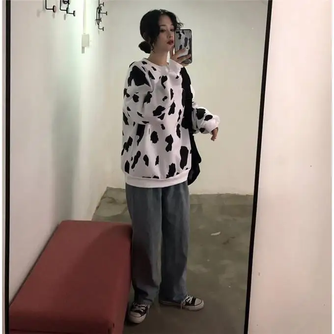 Толстовка большого размера с принтом в стиле граффити черная белая о вырезом