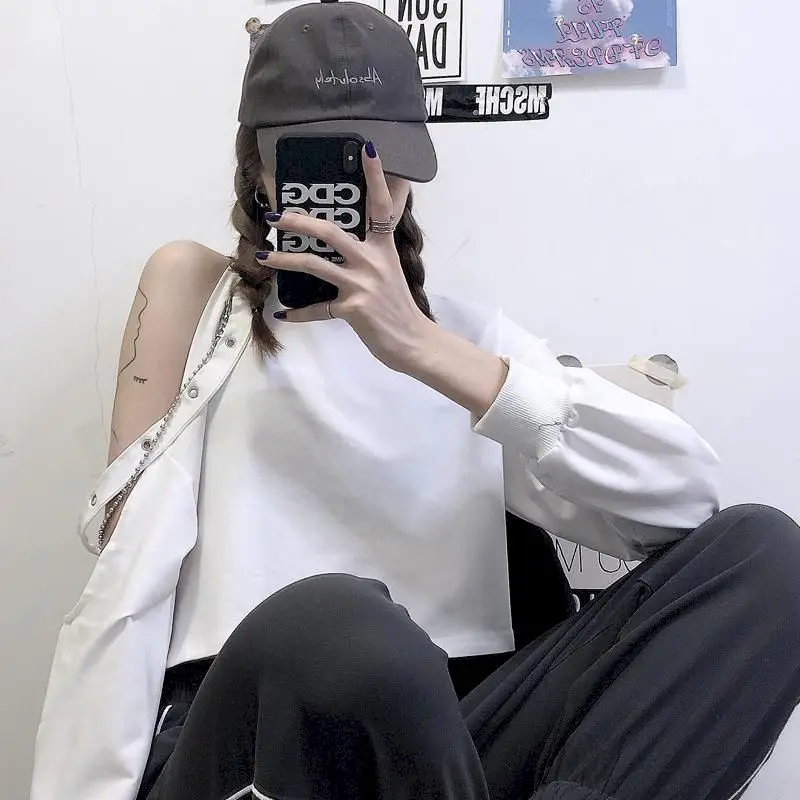 

2021 Autumn Long-sleeved T-shirt Off-the-shoulder Top Female Korean Personality Chain Loose Short Student Clothing Women Goth