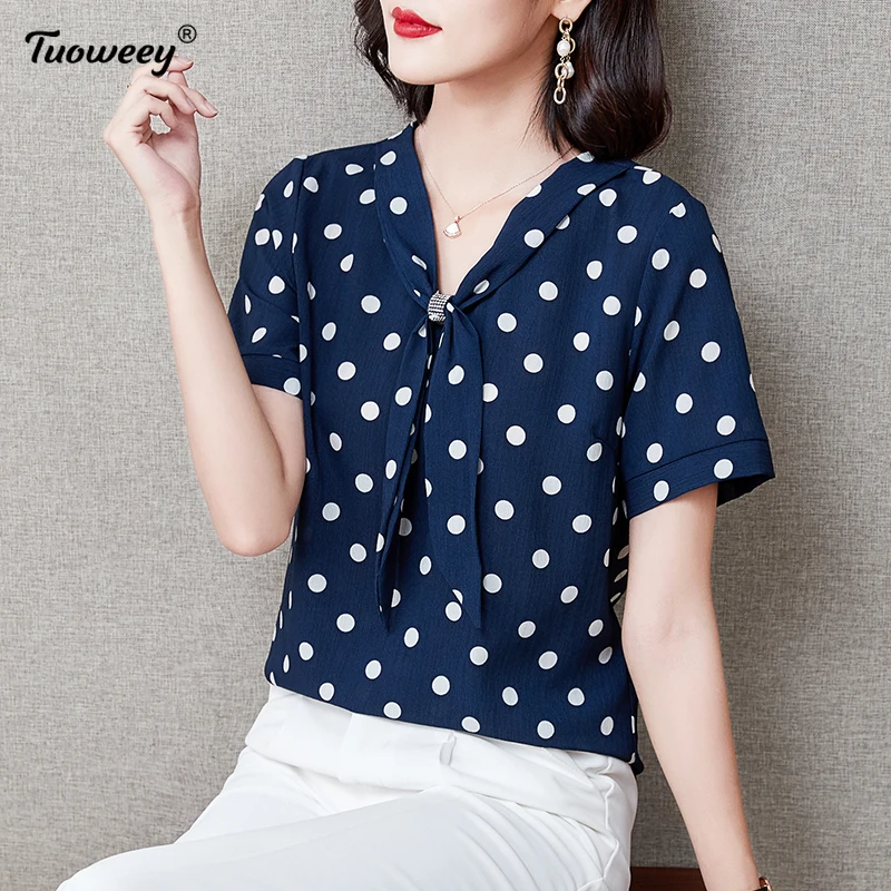 

2021 Новая летняя Женская Корейская шифоновая блузка в горошек с бантом на воротнике, топы для женщин, модная Свободная рубашка размера плюс ...