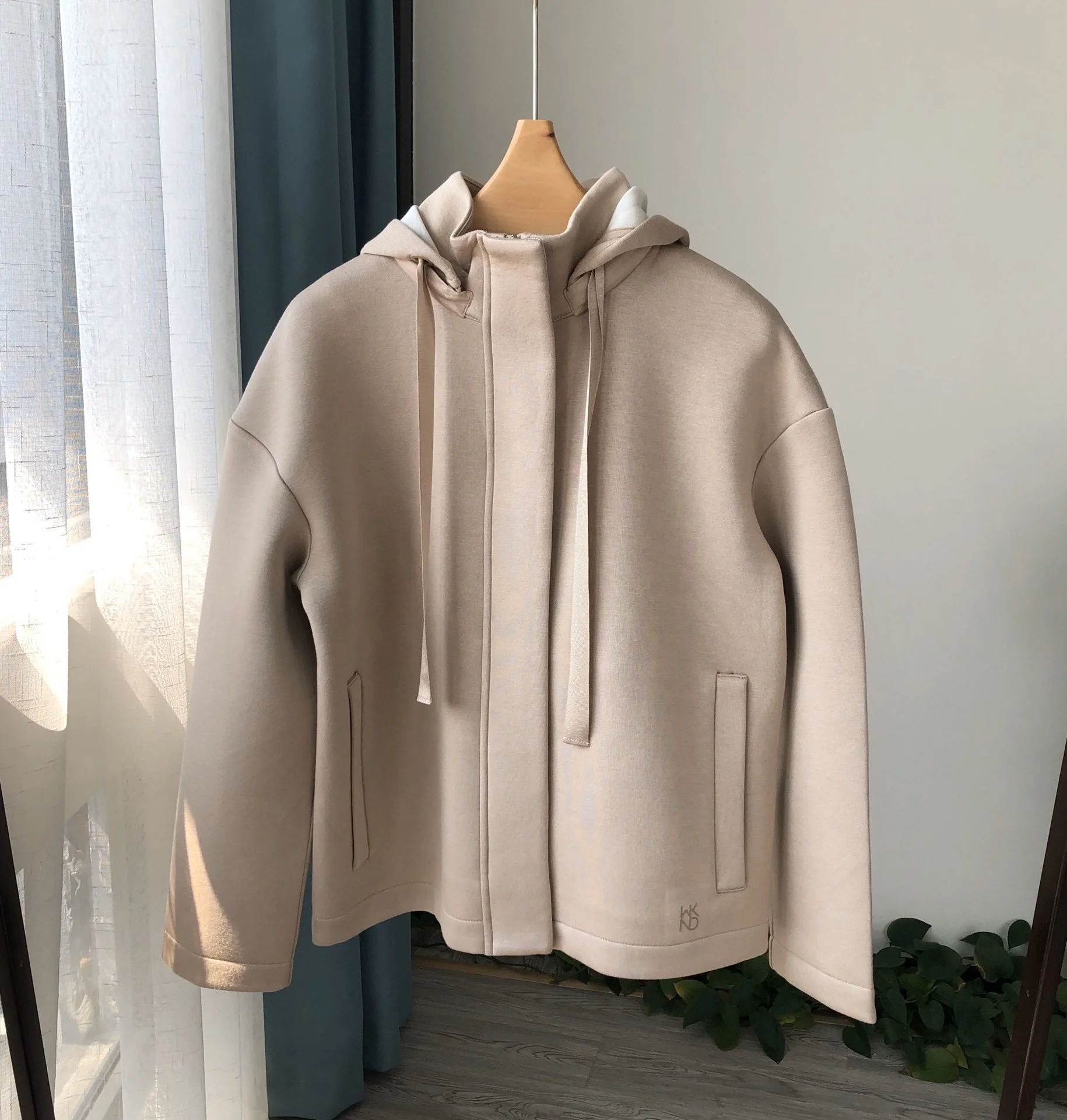 

Женская толстовка осень-зима 2021 модный силуэт свитер на молнии с капюшоном и кулиской Женская куртка