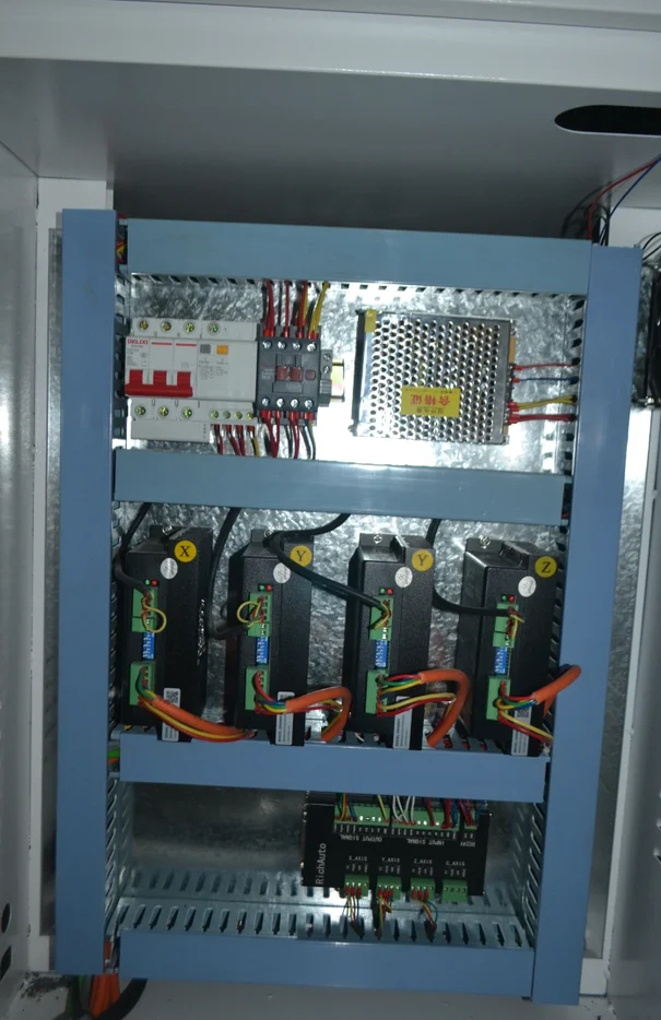 Заводской фрезерный станок с ЧПУ 2030 деревообрабатывающий по хорошей цене 3d для