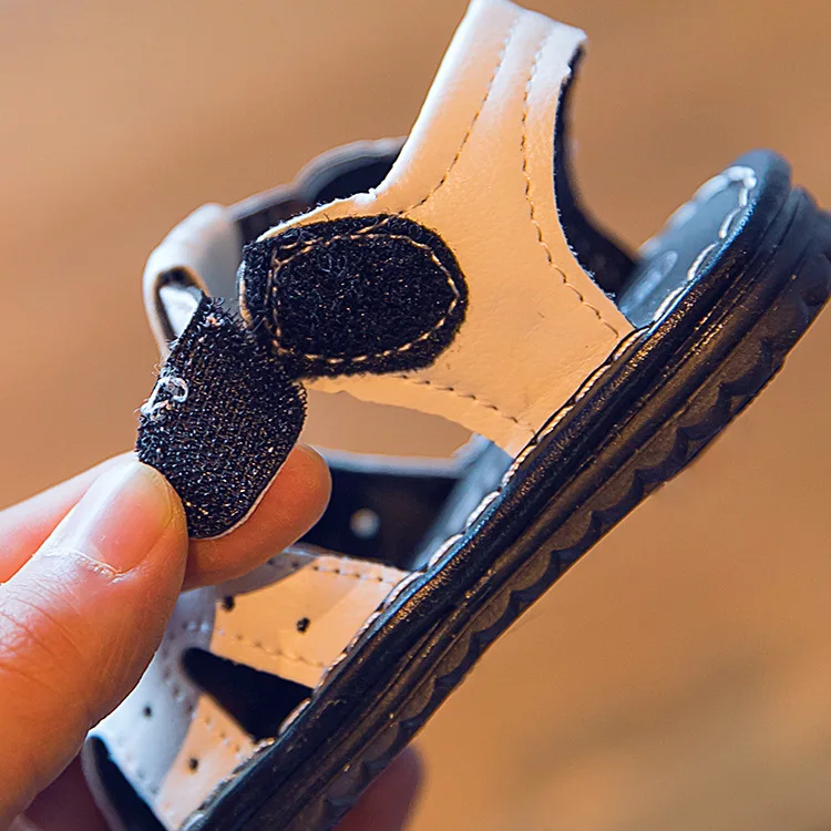 Стельки 12-14 см новинка летняя обувь для малышей Симпатичные сандалии со звуком |