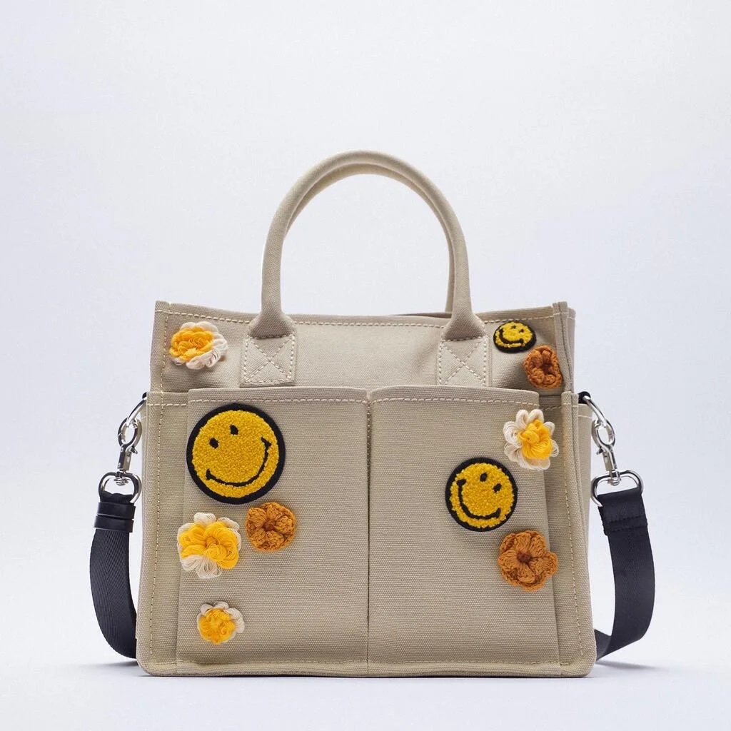 

2021 new women's bag beige large capacity smile icon decoration canvas shopping bag handbag messenger bag