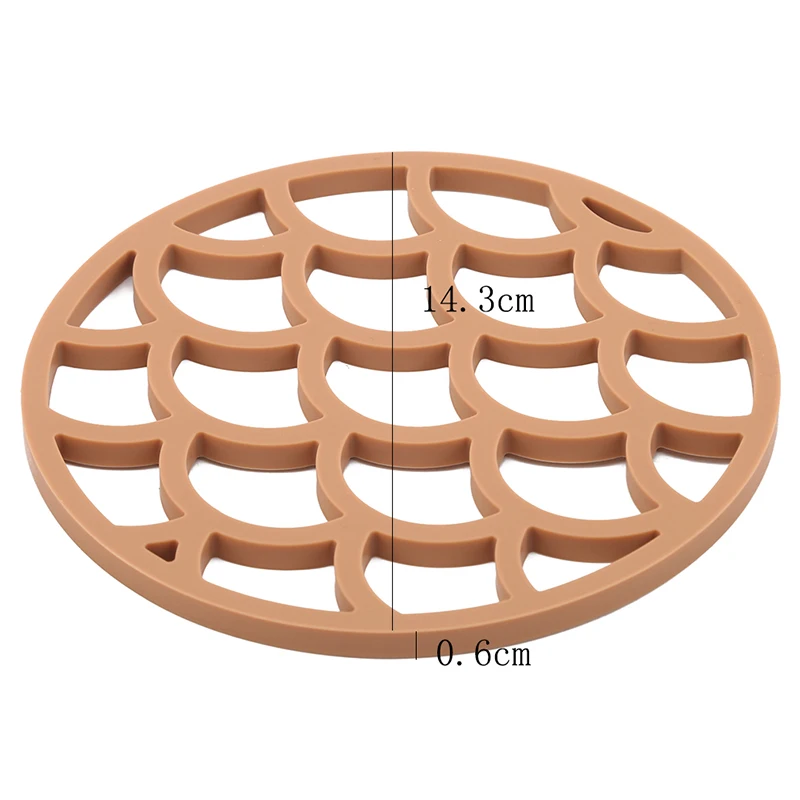 

Round Dining Table Mat Drink Coasters Cup Hollowing Out Fish Scale Flower Design Kitchen Insulation Hot Pad Silicone Placemat