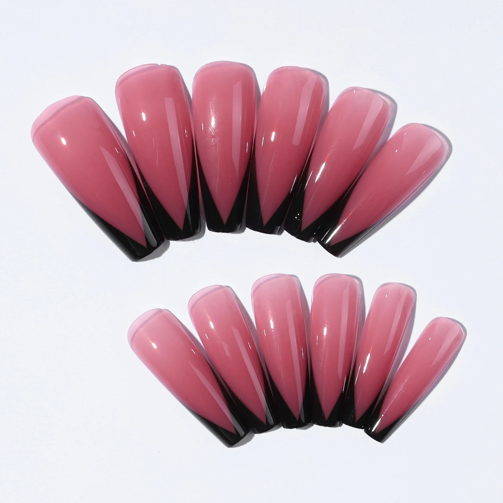 Сверхдлинные французские розовые накладные ногти с черными краями полное