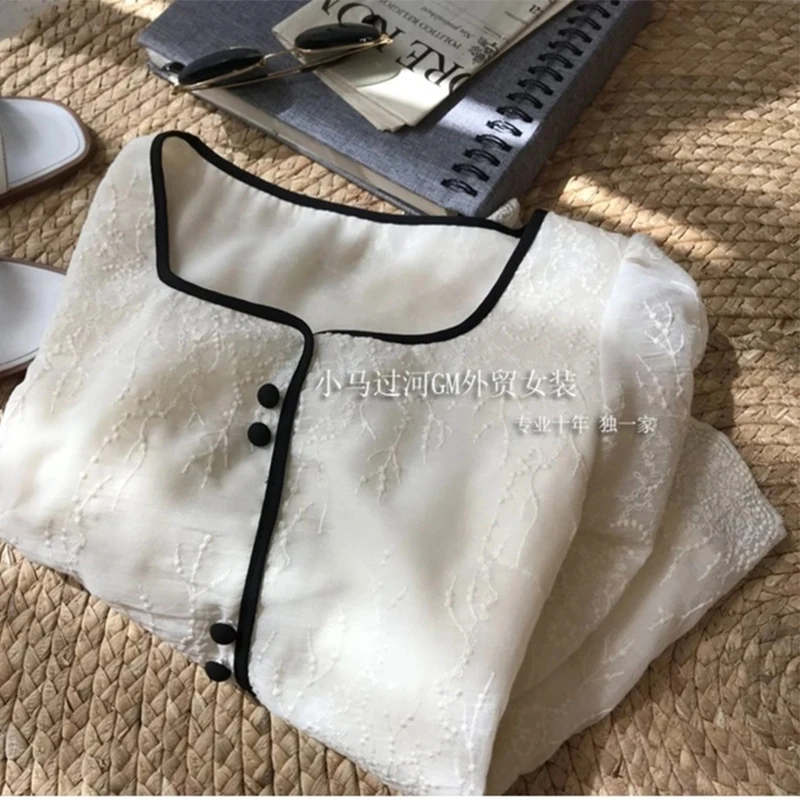 

French Elegant Temperament Shirts Women Square Color Contrast Black Button Lace Embroidered Chic Female Blouse 2021 New Clothing