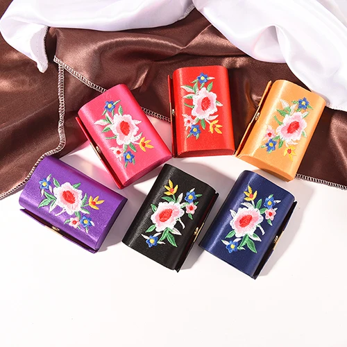 

1pcs Flower Design Retro Lipstick Case Brocade Embroidered Holder Box With Mirror Chinese Style Bridesmaid Gifts Color Randomly