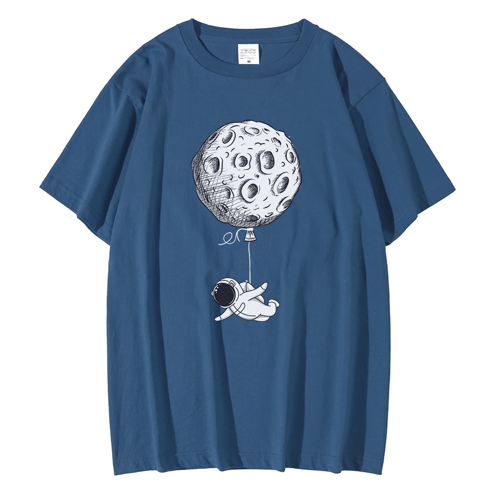

Футболка мужская с принтом Луны и астронавта, тенниска с длинными рукавами, Модная Удобная майка с принтом, весна-лето