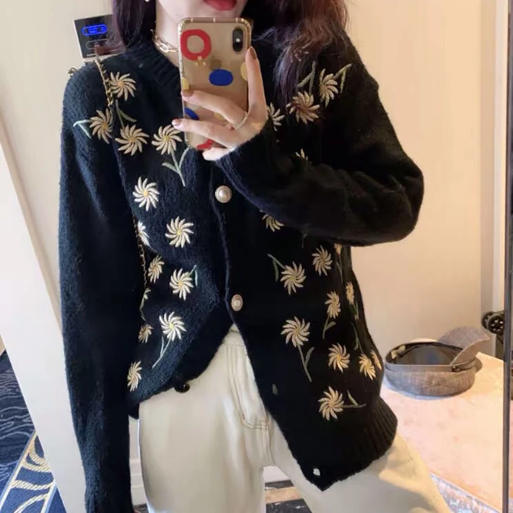 

Autumn Thin Knitted Cardigan Women Heavy Industry Embroidery Flower Sweater Coat Pearl Button Top