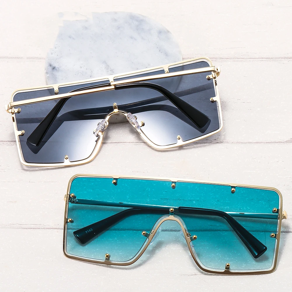 

Женские солнцезащитные очки с заклепками, в металлической оправе