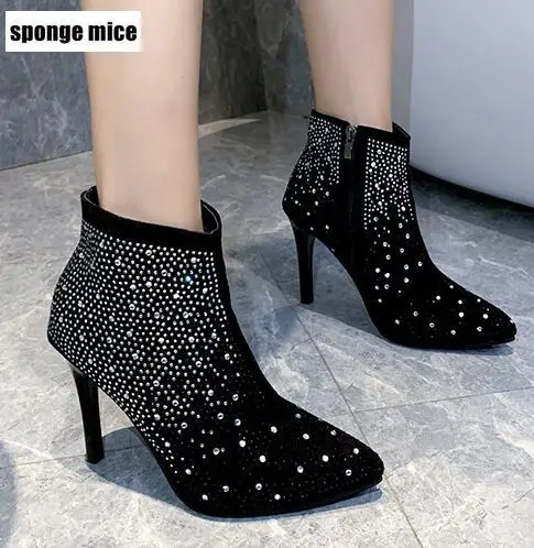 Цвет страз ботинки на высоком каблуке с острым носком черные короткие Ботинки