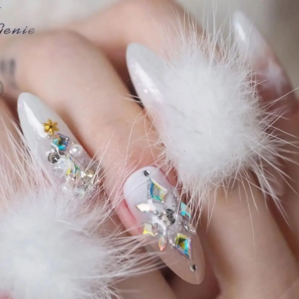 2021 New Net Red Nail Polish Glue Fluffy Plush Ball Ball Cute Hair Poms Magnetic Jewelry Art Decoration Pom Detachable Nail R6H3