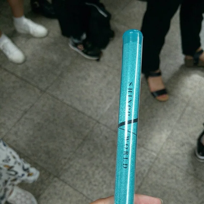 

KPOPshinee's Five Tour Concert Official Light Stick Should Help Stick Around The Hand Light