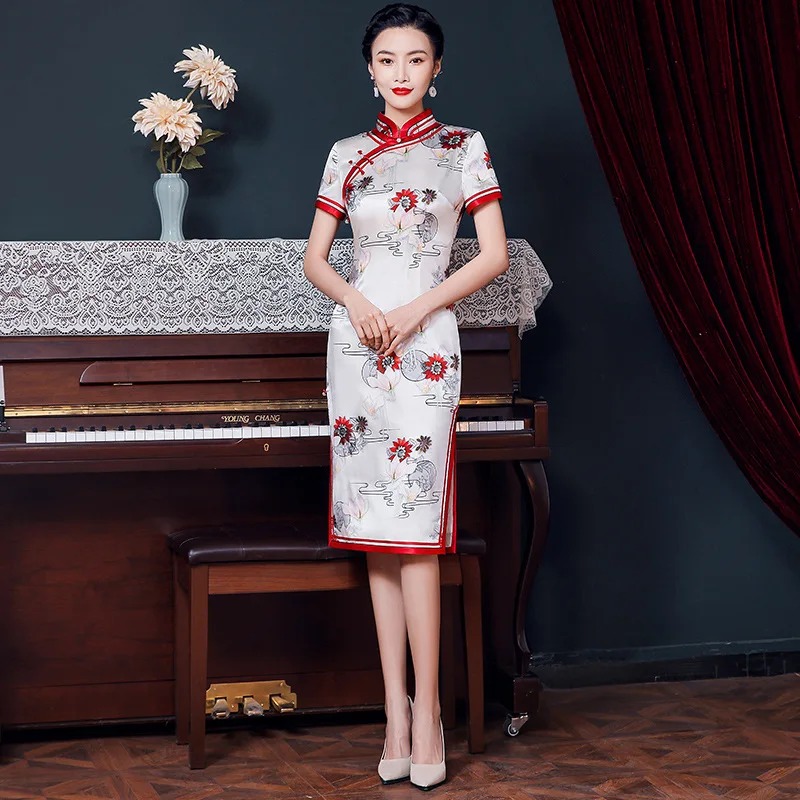 

2021 Spring Silk Lady Traditional Cheongsam Elegant Print Short Sleeve Bride Wedding Prom Chinese Dresses Novelty Straight Skirt