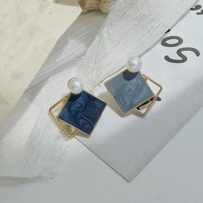 

Fashion Ladies Hit Color 2021 Trendy Earrings Korean Temperament Earrings High-End Ear Clips Without Pierced Ears
