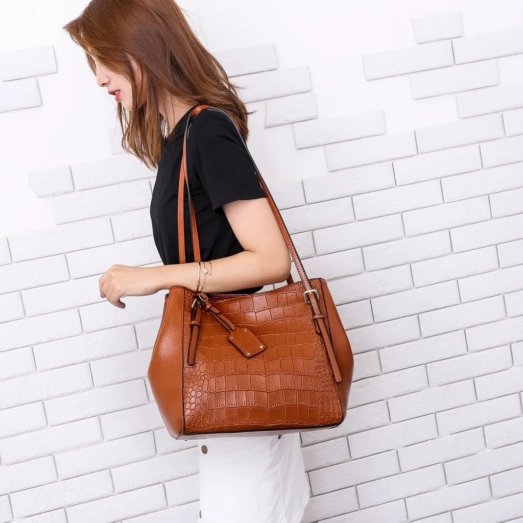 Женская кожаная сумка с крокодиловым узором однотонная вместительная