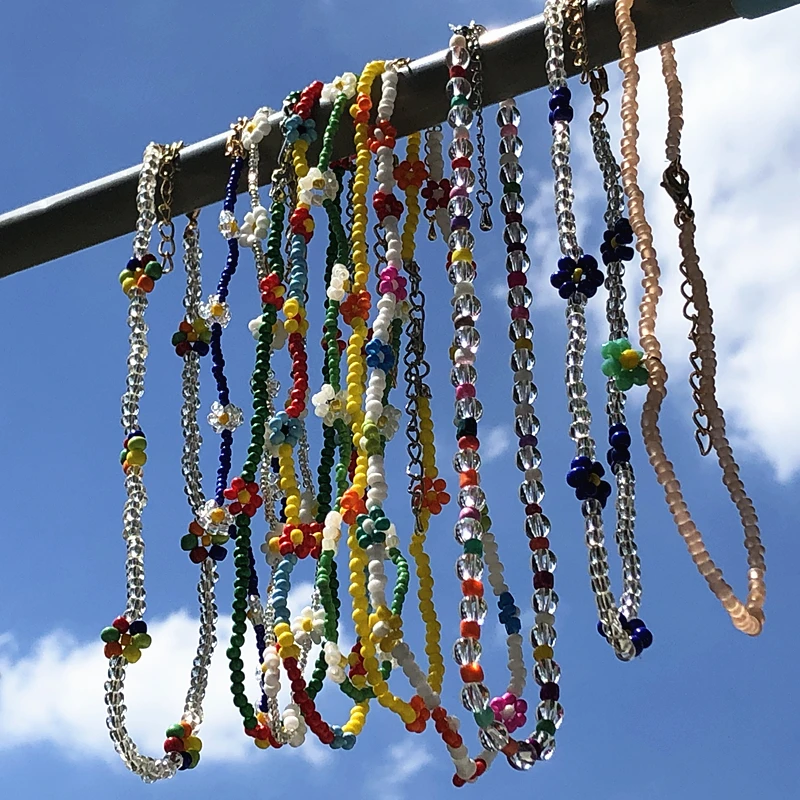 

2021 New Korean Sweet Colorful Little Daisy Acrylic Flowers Boho Beaded Clavicle Necklaces for Women Girls Jewelry