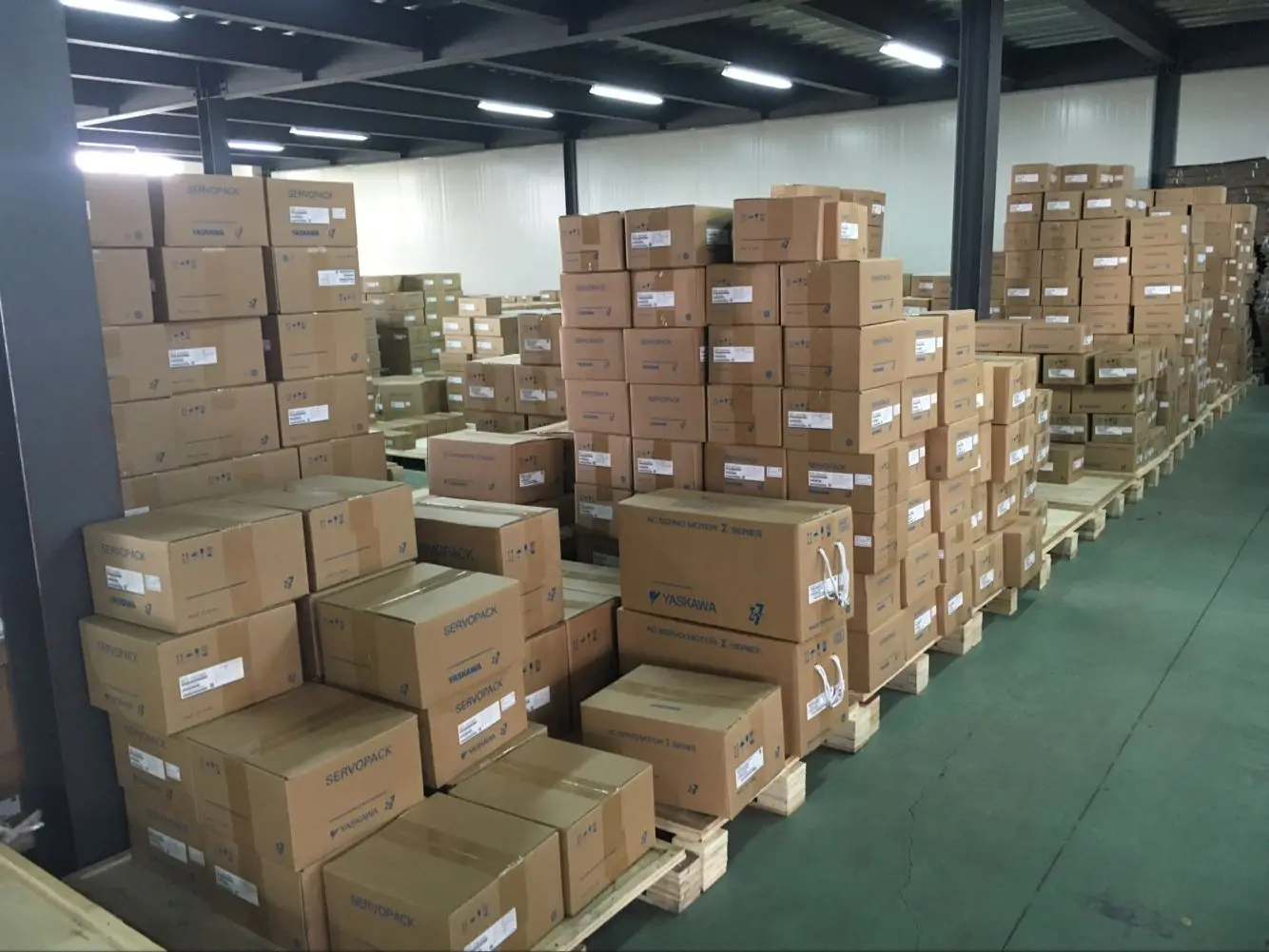 New in box SGMPS-15A2AH12B 15A2AH16B 15A2AH18B 15A2AJC2B 15A2AJC6B 15A2AJ72B 15A2AJ76B 15A2A21 15A2A2S 15A2A41 15A2A4S 15A2A61 |