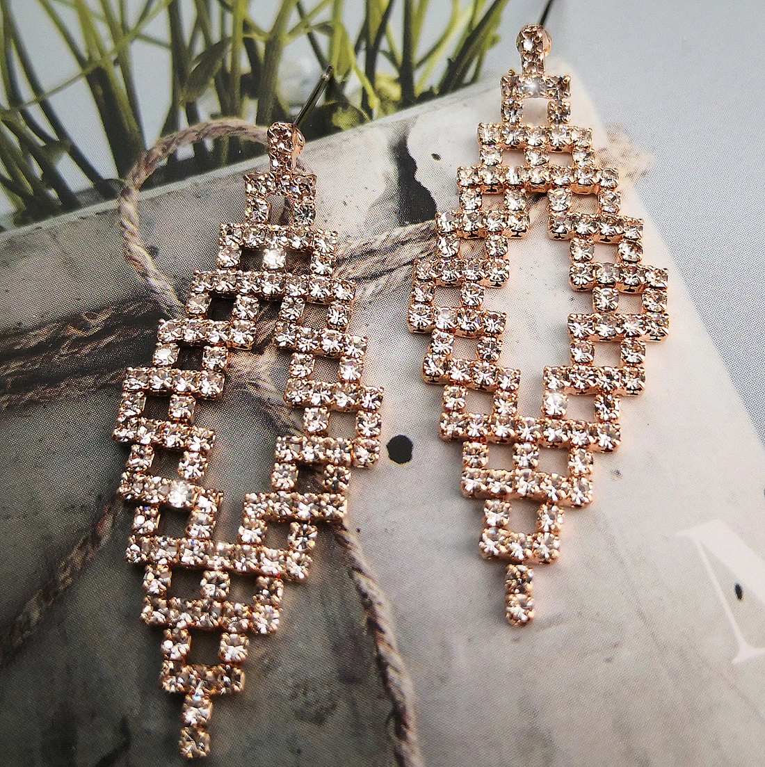 

2020 New Rhinestone Earrings Ladies Punching Jewelry Exquisite And Small Fashion Accessories E178172 CORUIXI