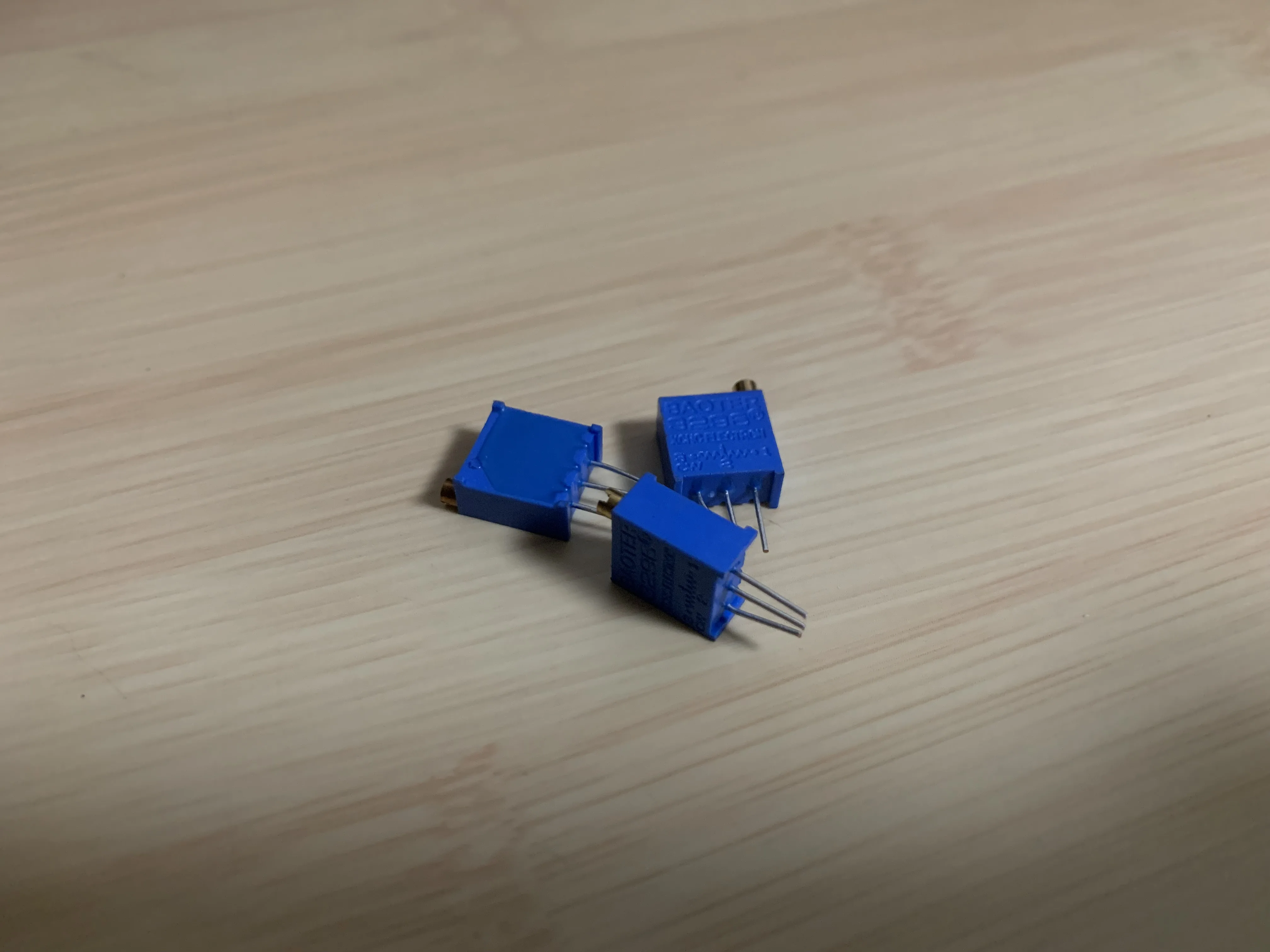 

Free shipping 20PCS 3296W-501 3296 W 500R ohm Trim Pot Trimmer Potentiometer