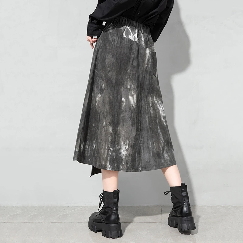 

CHICEVER Tie Dye Skirt For Women High Waist Loose Hit Color Asymmetrical Hem Vintagae Mid Skirts Female 2021 Spring Clothing New