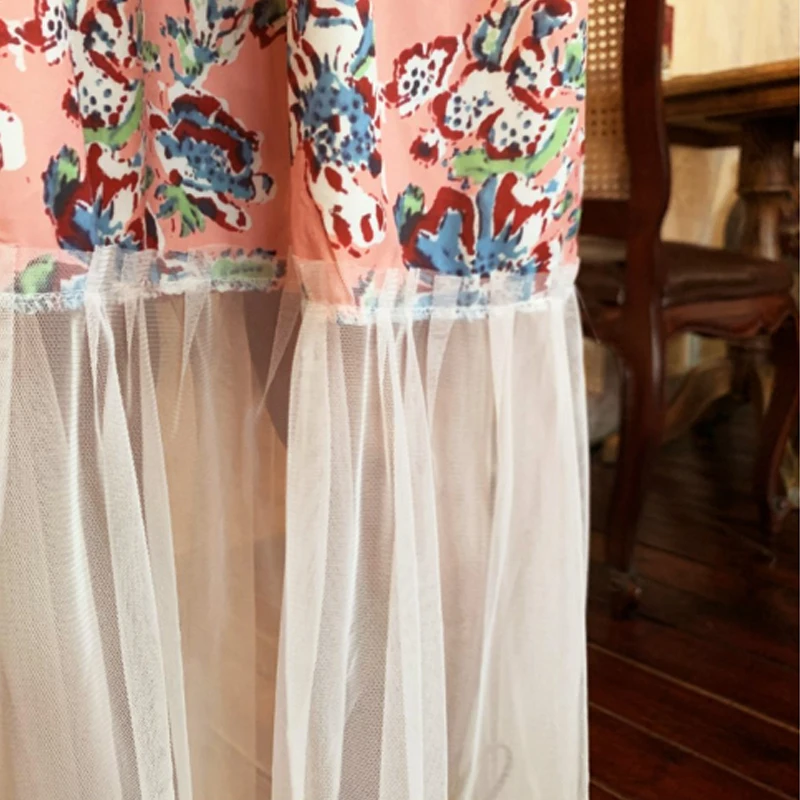 

Summer new Bohemian travel holiday beach dress gauze print patchwork shows a slim big long style dress retro embroidery dress