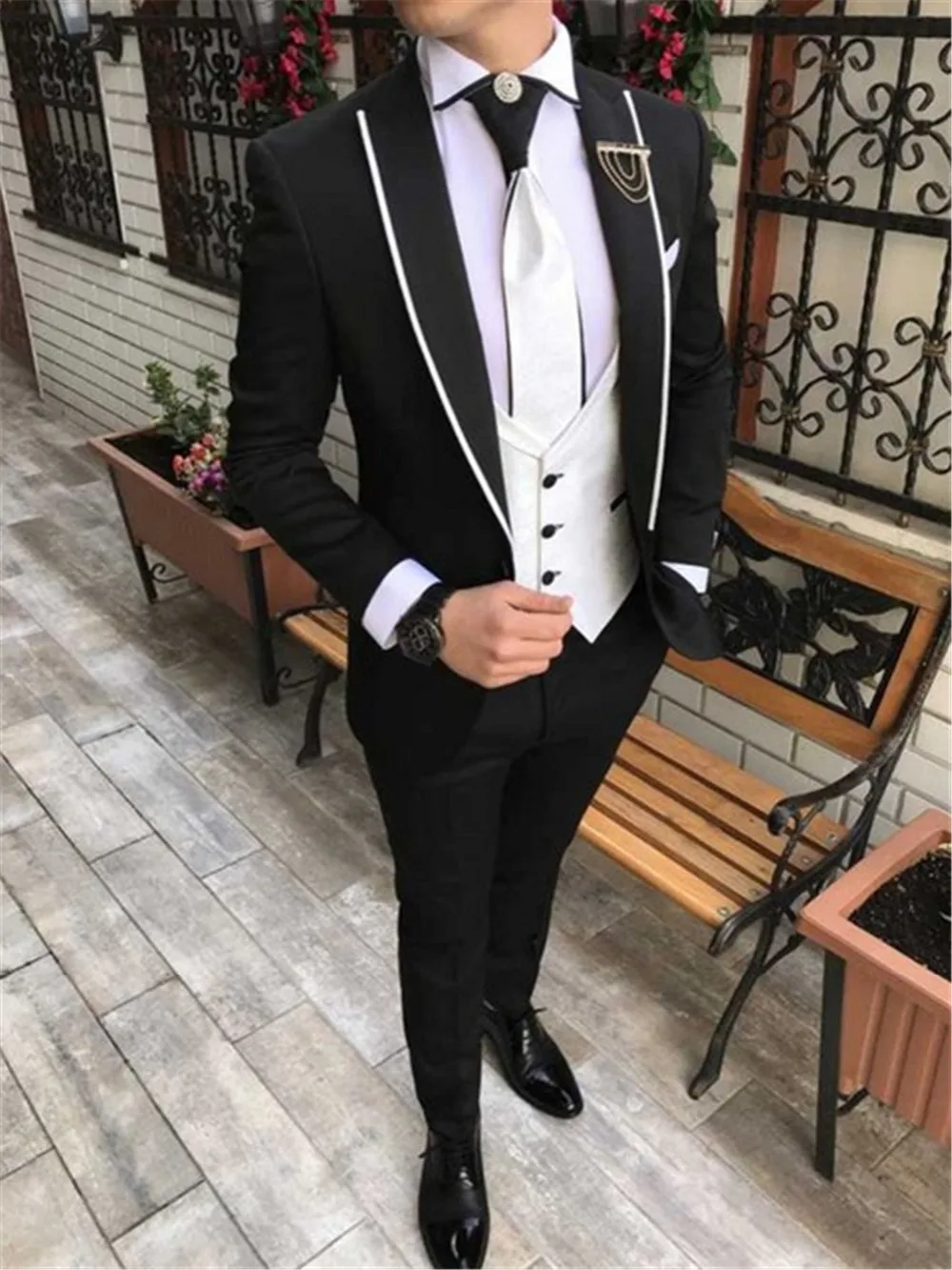 

Elegant Brand Men Suits Slim Fit 2020 Black Peak Lapel Formal Dress Wedding Suits For Men Best Man 3 Pieces Male Tuxedos