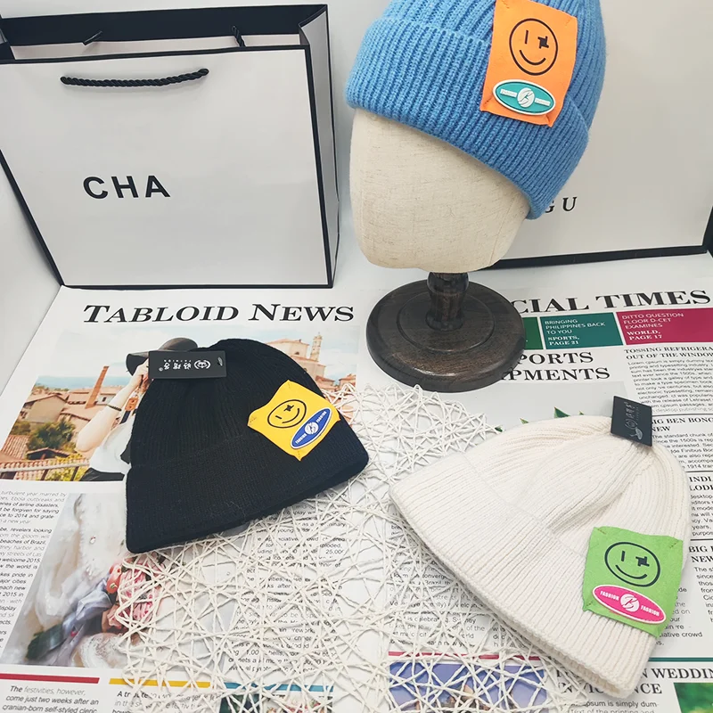 

2021 New Winter Women Ladies Cute Casual Smile Patch Knit Hat Skullies Thick Warm Beanie Cap Bonnet Homme Gorras