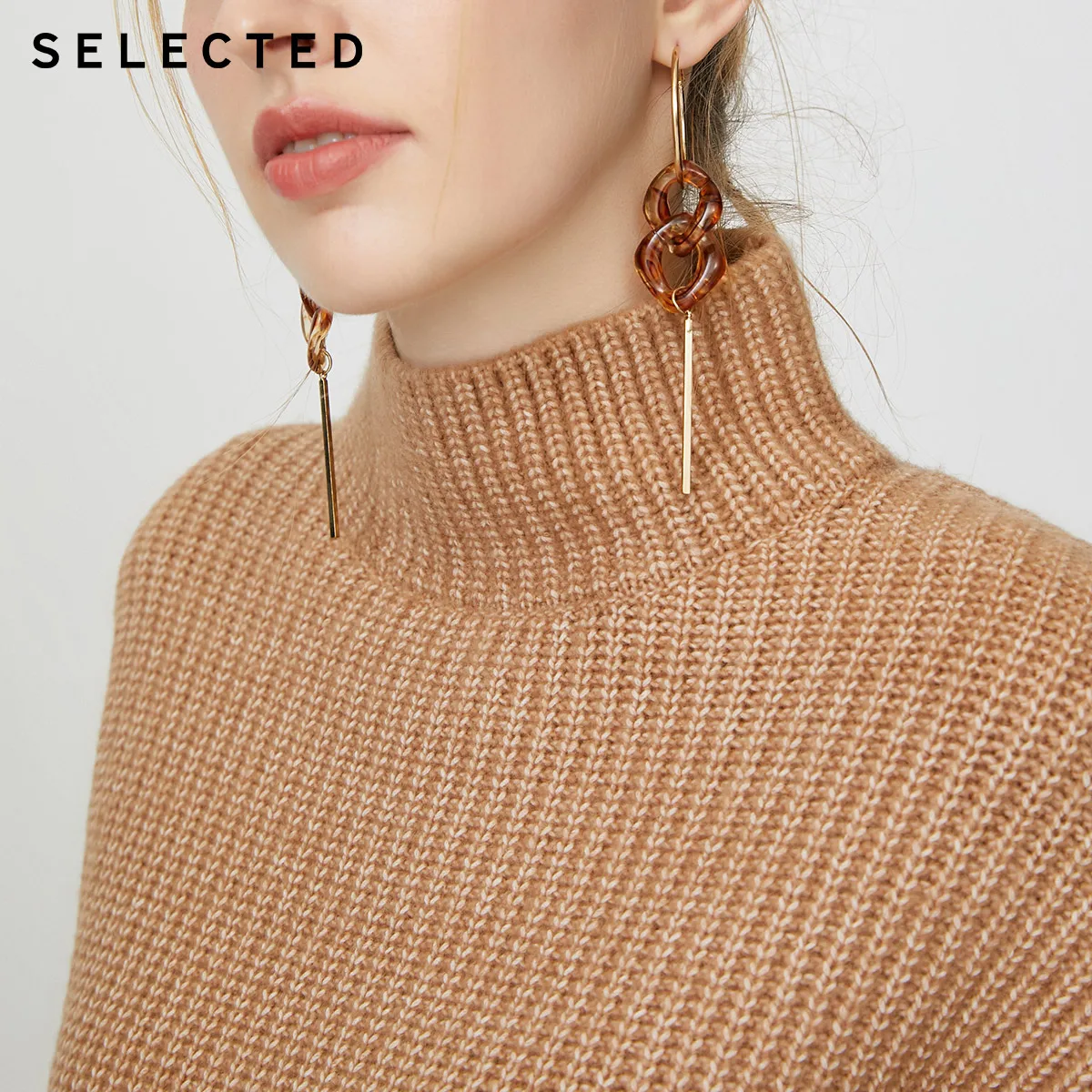 Женский свитер свободного кроя с воротником-лодочкой и открытыми плечами R | 419425509