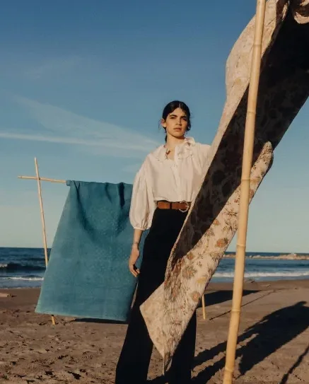 

Осень 2021, новинка, однотонная плиссированная рубашка с оборками и круглым вырезом для поездок, двусторонняя пригодная для носки