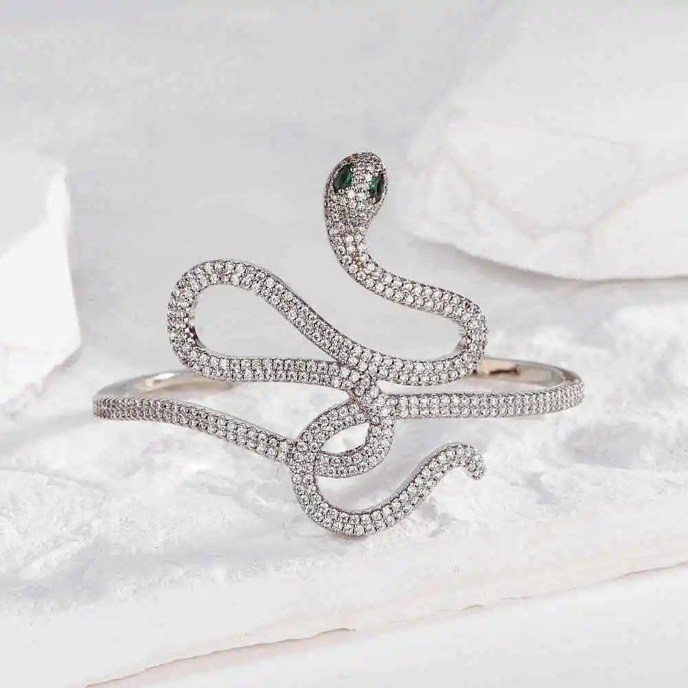 

Exaggerated exotic snake bracelet female European and American exaggerated zodiac snake mouth full diamond bracelet bracelet fe