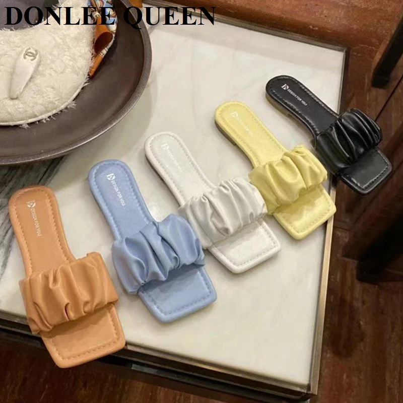 Сланцы женские плиссированные пляжные шлепанцы квадратный носок плоская