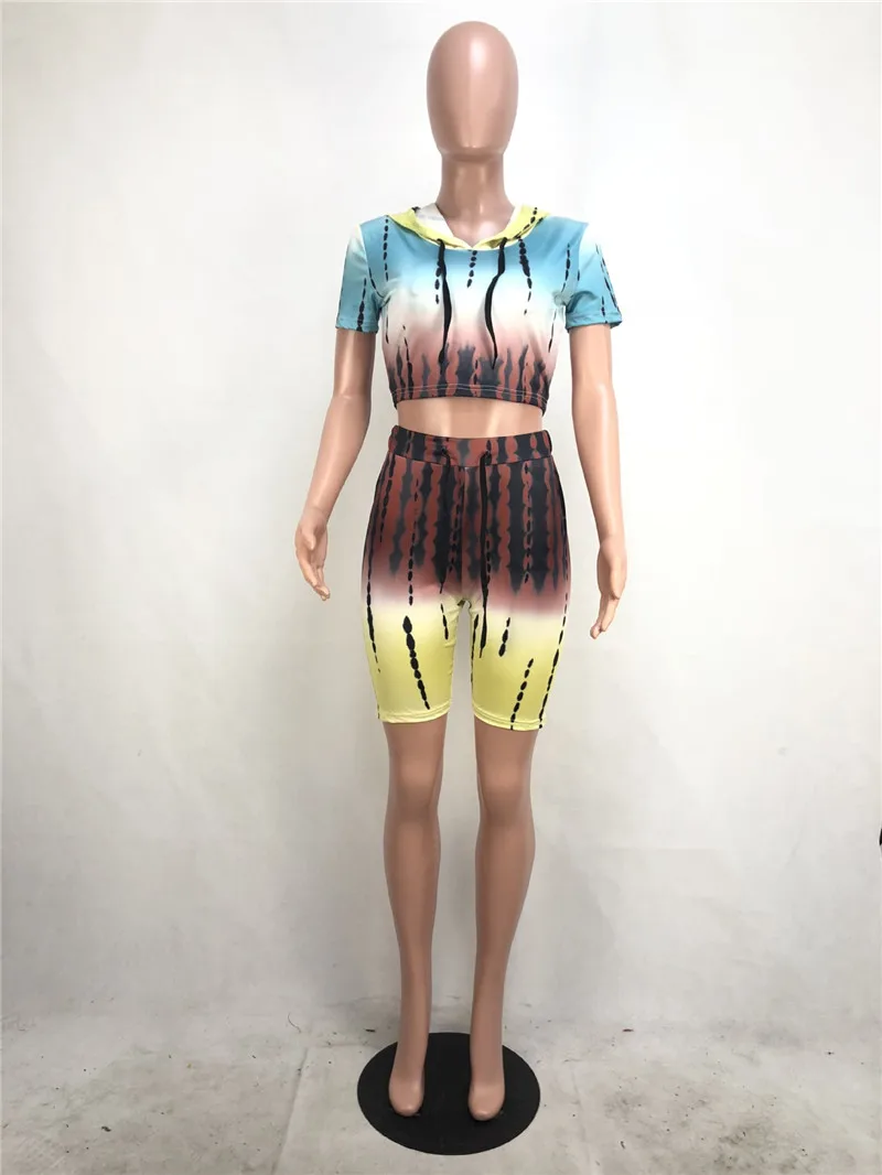 Повседневный комплект из двух предметов летний женский с шортами и укороченным